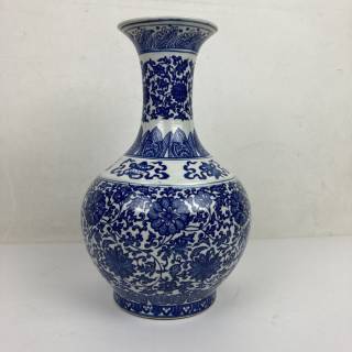 lot 437 – Chinese vase 