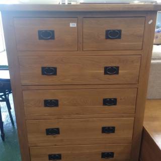 Lot 176 – Oak chest of drawers