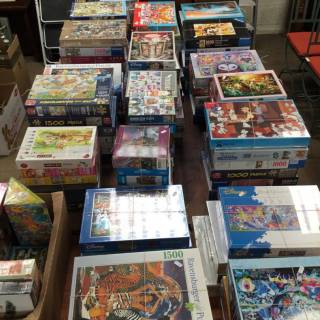 Large collection of jigsaws 